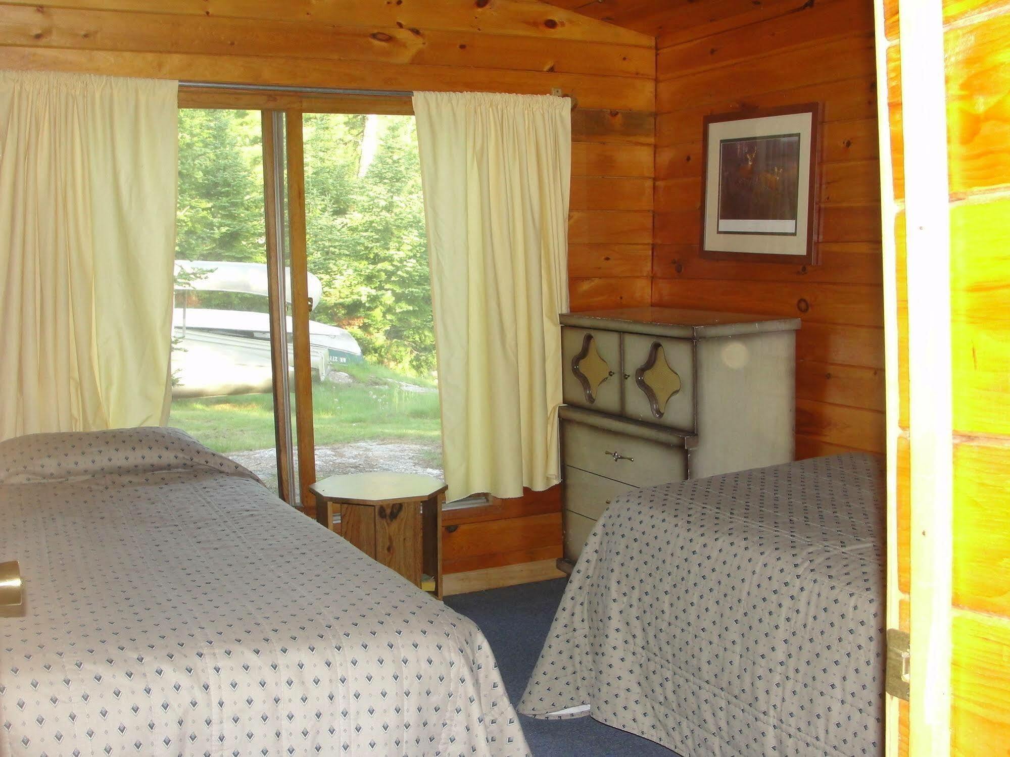 Pine Point Lodge Resort & Motel Crane Lake Exterior photo
